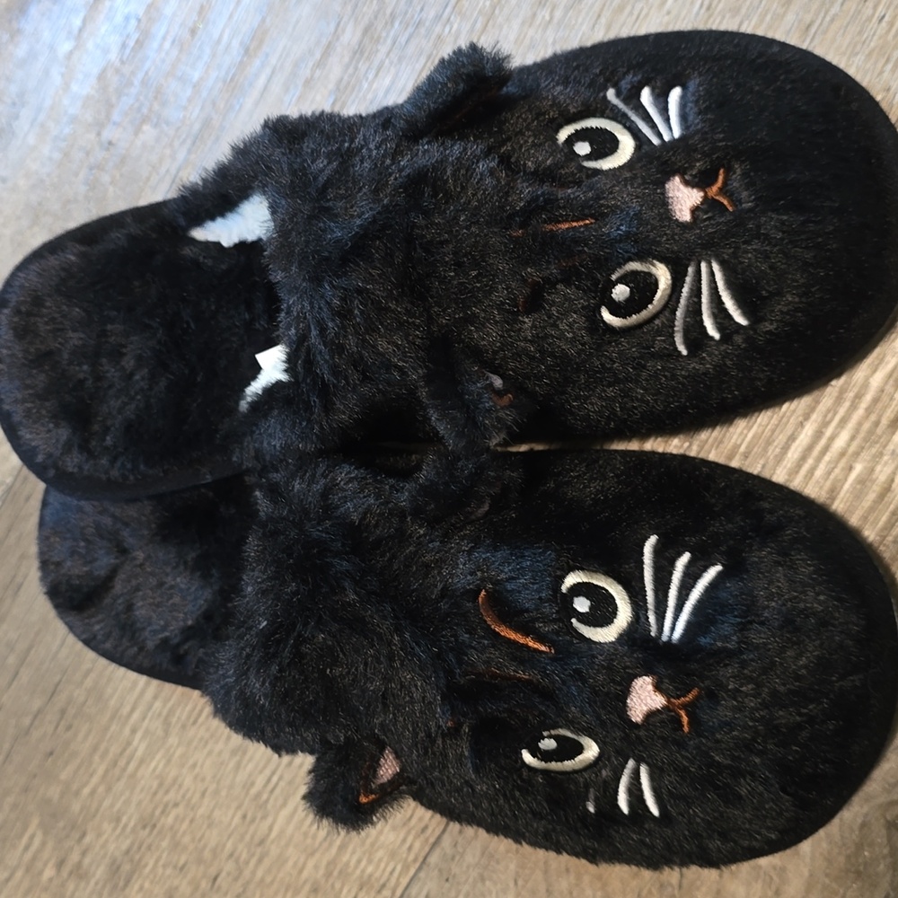 LADIES Slippers Black Cat Embroidered Faces Size 9 NEW